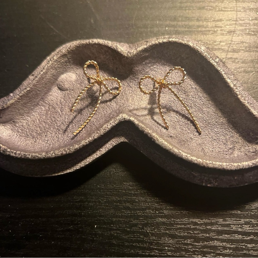 Elegant Gold Bow Earrings